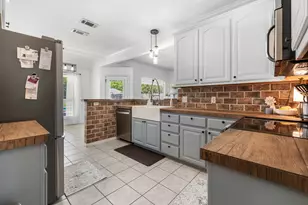 218 Granada Calle St, Granbury, TX 76049 - Photo 15