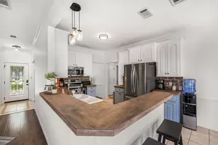 218 Granada Calle St, Granbury, TX 76049 - Photo 13