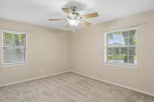 9734 Queenswood Ln, Dallas, TX 75238 - Photo 23