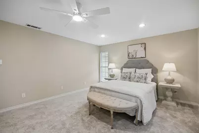 9734 Queenswood Lane, Dallas, TX 75238 - Photo 17