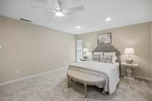 9734 Queenswood Ln, Dallas, TX 75238 - Photo 17