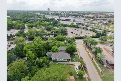 814 E 12th Street, Dallas, TX 75203 - Photo 1