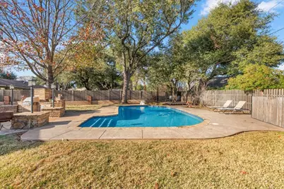 4612 Holiday Lane W, North Richland Hills, TX 76180 - Photo 13