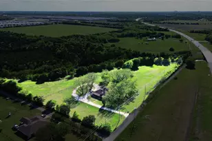 1542 W Reindeer Rd, Lancaster, TX 75146 - Photo 23