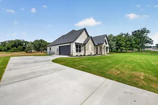 1045 Arbor Vista Dr, Azle, TX 76020 - Photo 3