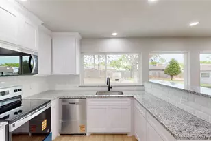 3205 Jamestown Dr, Forest Hill, TX 76140 - Photo 7