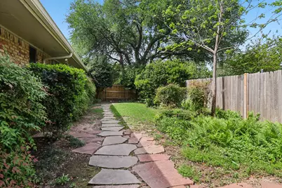 1015 Crowley Road, Arlington, TX 76012 - Photo 5