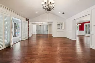 1015 Crowley Rd, Arlington, TX 76012 - Photo 9