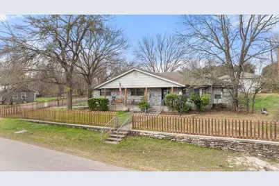 2708 Cedarhill Street, Granbury, TX 76048 - Photo 3
