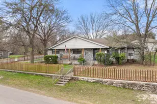 2708 Cedarhill St, Granbury, TX 76048 - Photo 3