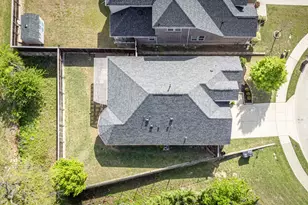 2301 Stratford Ct, Little Elm, TX 75068 - Photo 17