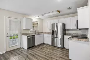 709 Stonebrooke Dr, Burleson, TX 76028 - Photo 9