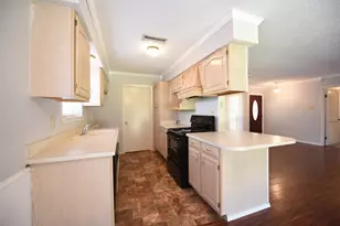 8945 Flicker Ln, Dallas, TX 75238 - Photo 5