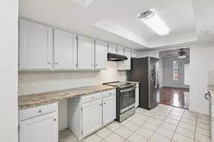 930 Shady Creek Ln, Bedford, TX 76021 - Photo 5