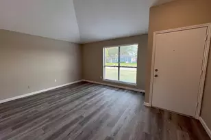 1741 Clarendon Dr, Lewisville, TX 75067 - Photo 3