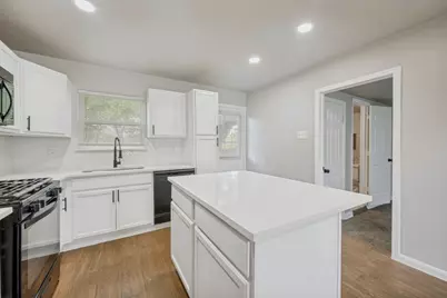 1913 San Antonio Street, Grand Prairie, TX 75051 - Photo 9