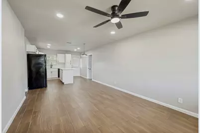 1913 San Antonio Street, Grand Prairie, TX 75051 - Photo 11