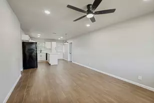 1913 San Antonio St, Grand Prairie, TX 75051 - Photo 5