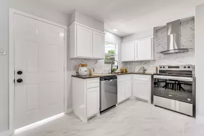 2605 Greenhurst Drive, Farmers Branch, TX 75234 - Photo 11