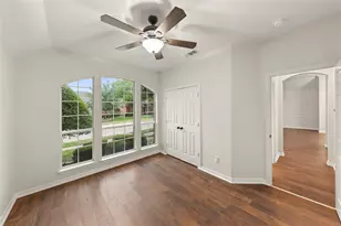 8513 Mill Creek Rd, Irving, TX 75063 - Photo 9