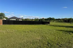 207 Pine St, Hillsboro, TX 76645 - Photo 1