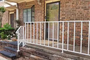 2121 Park Willow Ln, Arlington, TX 76011 - Photo 3