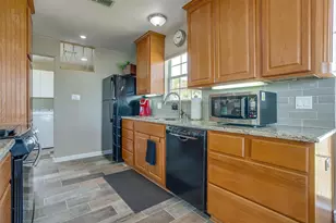 5901 Parkside Ct, Granbury, TX 76048 - Photo 9