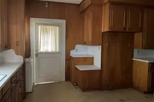 1303 W 3rd Ave, Corsicana, TX 75110 - Photo 9