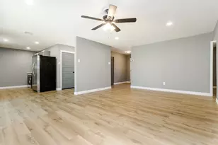 225 Independence Dr, Garland, TX 75043 - Photo 7