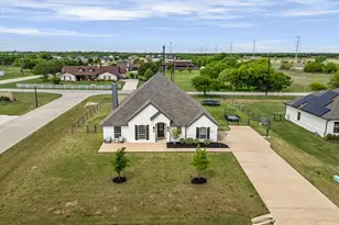 1515 Horseshoe Ct, Justin, TX 76247 - Photo 39