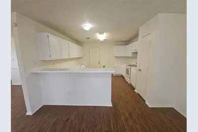 9100 Cranwell Court, Fort Worth, TX 76134 - Photo 7