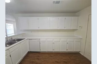 9100 Cranwell Court, Fort Worth, TX 76134 - Photo 9