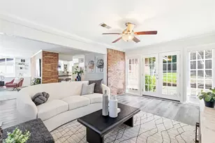 10208 Lake Gardens Dr, Dallas, TX 75218 - Photo 3