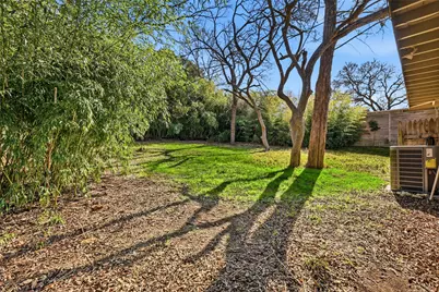 10208 Lake Gardens Drive, Dallas, TX 75218 - Photo 23