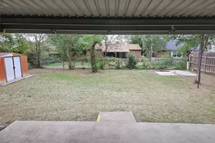 6908 Sunflower Cir N, Fort Worth, TX 76120 - Photo 17