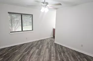 6908 Sunflower Cir N, Fort Worth, TX 76120 - Photo 9