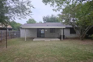 6908 Sunflower Cir N, Fort Worth, TX 76120 - Photo 17
