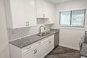 6908 Sunflower Cir N, Fort Worth, TX 76120 - Photo 5