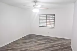 6908 Sunflower Cir N, Fort Worth, TX 76120 - Photo 13