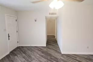 6908 Sunflower Cir N, Fort Worth, TX 76120 - Photo 7