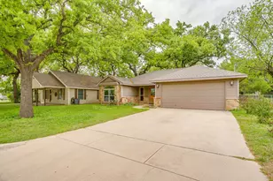 212 W 1st St, Weatherford, TX 76086 - Photo 3