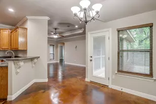212 W 1st St, Weatherford, TX 76086 - Photo 17