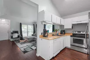 6011 Hott Springs Dr, Arlington, TX 76001 - Photo 5