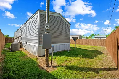 205 E Park Street, Frost, TX 76641 - Photo 19