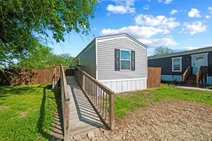 205 E Park St, Frost, TX 76641 - Photo 21