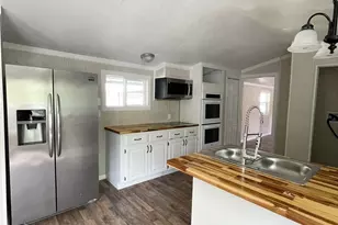 433 Capricorn Dr, Granbury, TX 76049 - Photo 9