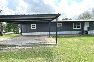 433 Capricorn Dr, Granbury, TX 76049 - Photo 3