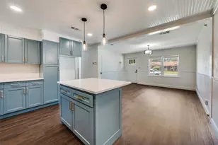 544 NW King St, Burleson, TX 76028 - Photo 13