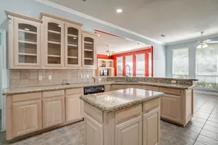 312 Oak Ridge Dr, Burleson, TX 76028 - Photo 13
