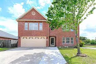 3188 Spyglass Dr, Grand Prairie, TX 75052 - Photo 3